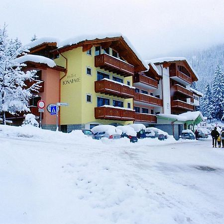 Hotel Bonapace ***S مادونا دي كامبيليو المظهر الخارجي الصورة